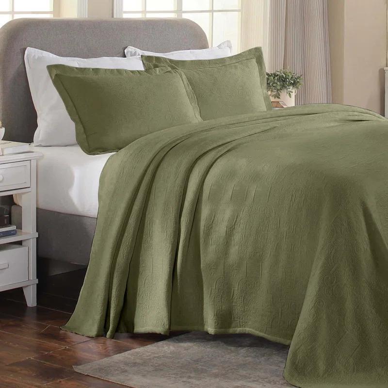 Superior Superior Florin Matelasse Jacquard Scrolling Medallion Cotton Bedspread Set With Pillow Shams