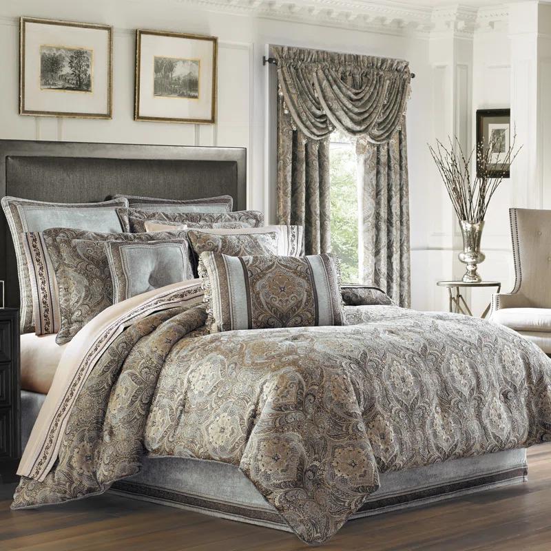 Paulina Comforter Set
