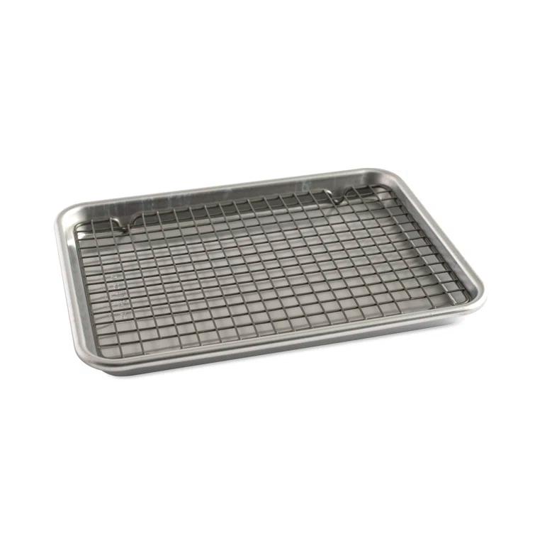 Nordic Ware Nordic Ware Naturals® Quarter Sheet with Oven-Safe Nonstick Grid