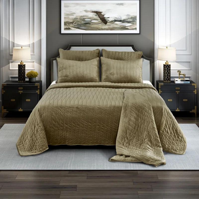 Brielle Premium Modern & Contemporary Velvet Quilt Set