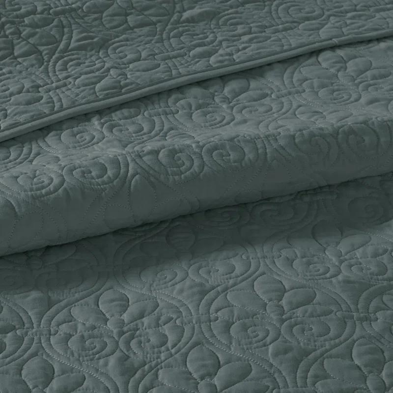 Madison Park Quebec Reversible Quilt Set