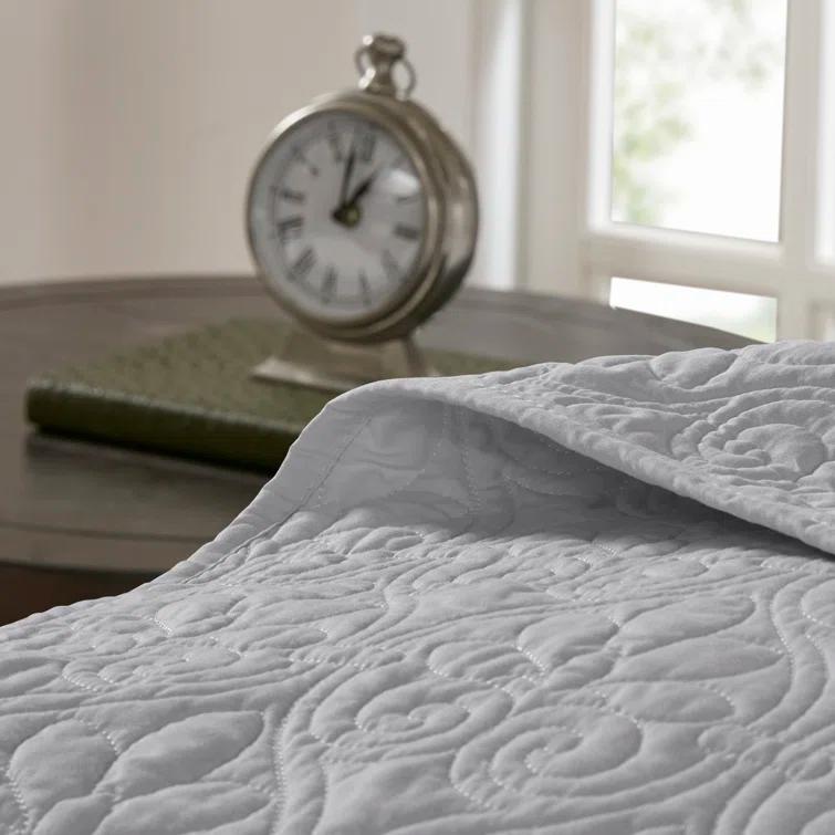 Madison Park Quebec Reversible Quilt Set