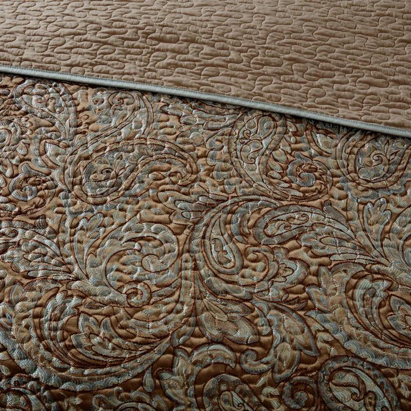 Madison Park Aubrey 5 Piece Jacquard Bedspread Set with Throw Pillows