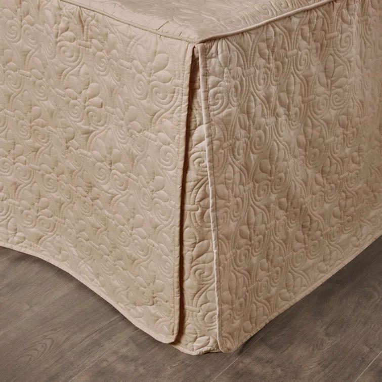 Madison Park Quebec 3 Piece Split Corner Pleated Quilted Bedspread