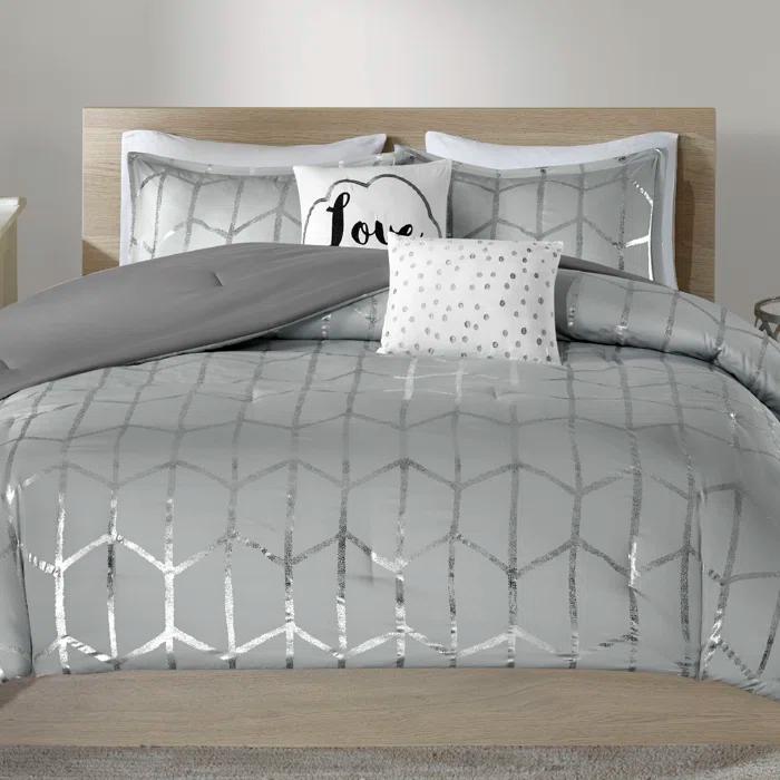 Intelligent Design Raina Metallic Printed Comforter Set