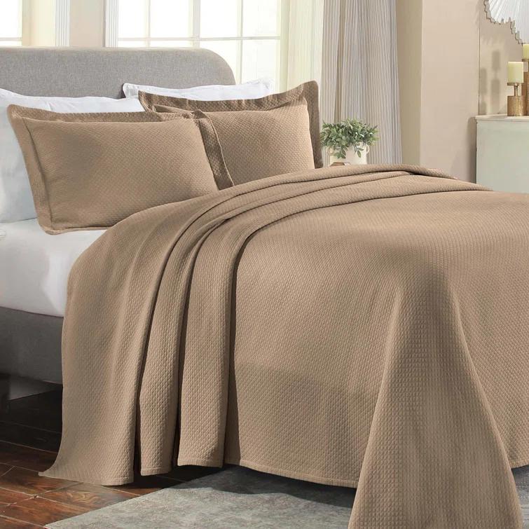 Superior Superior Solitaire Waffled Matelassé Bedspread Set with Shams