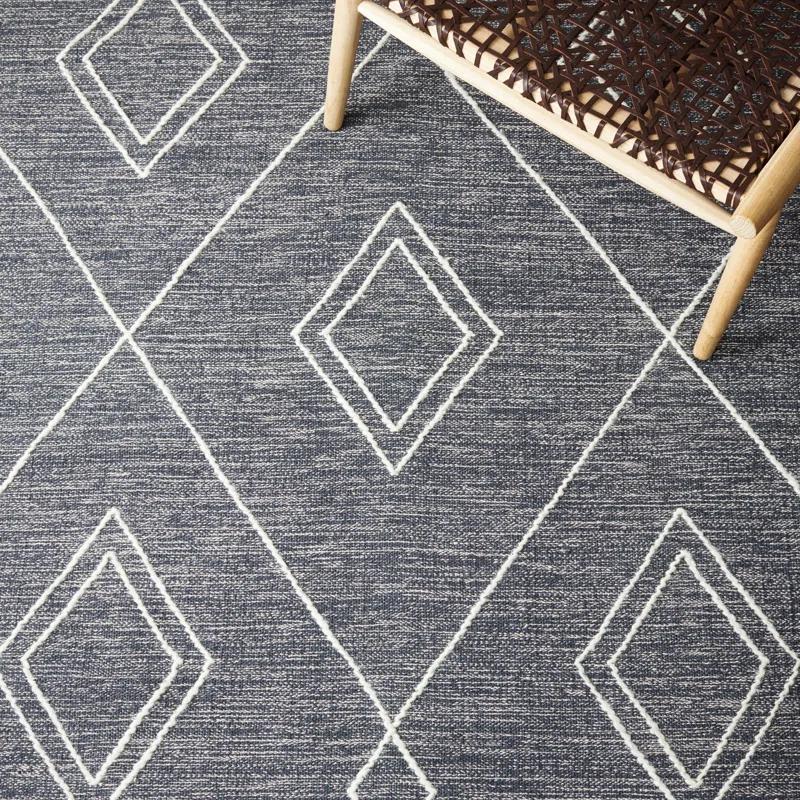 Steelside™ Holtby Southwestern Hand-Woven Flatweave Charcoal/Ivory Area Rug