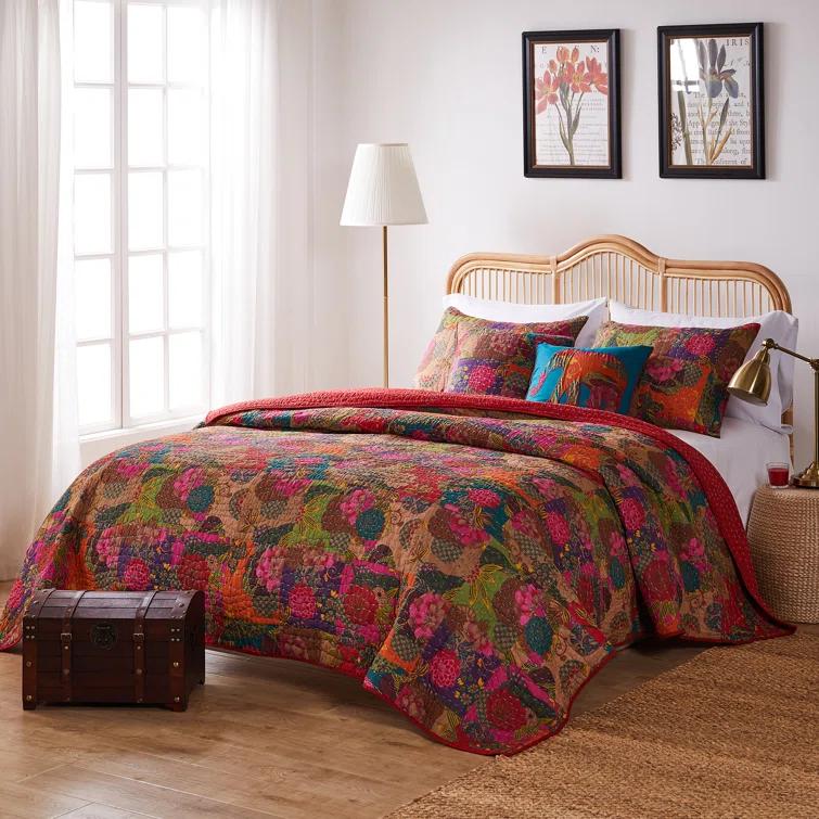 Greenland Home Fashions Jewel Boho Patchwork Print Quilt Set with Throw Pillows