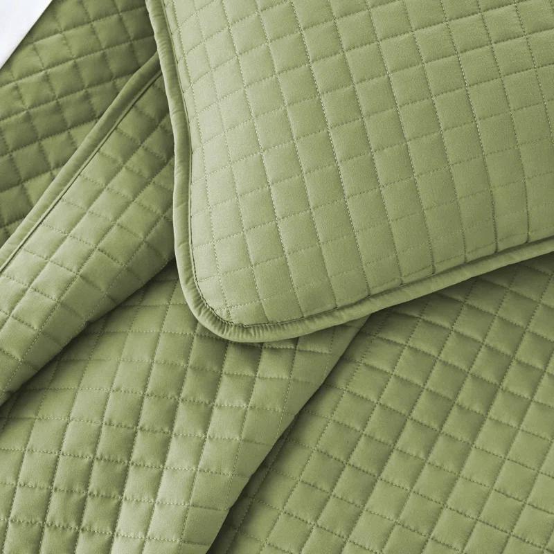 SouthShore Fine Linens Vilano Springs ® Oversized, Light-Weight Hotel Quality Quilt Set with Matching Shams