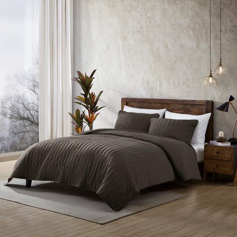 Brielle Premium Modern & Contemporary Velvet Quilt Set