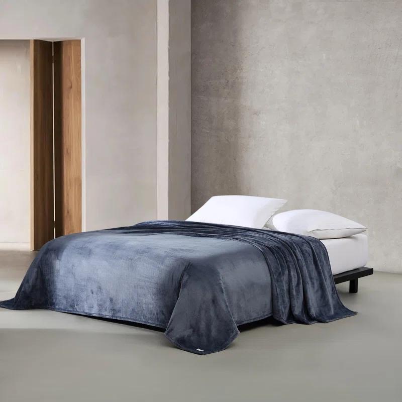 Calvin Klein Calvin Klein Core Plush Solid Reversible Blanket