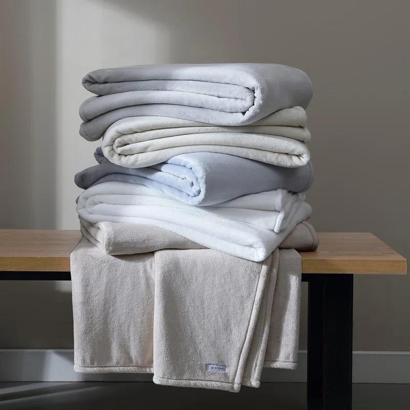 Calvin Klein Calvin Klein Core Plush Solid Reversible Blanket