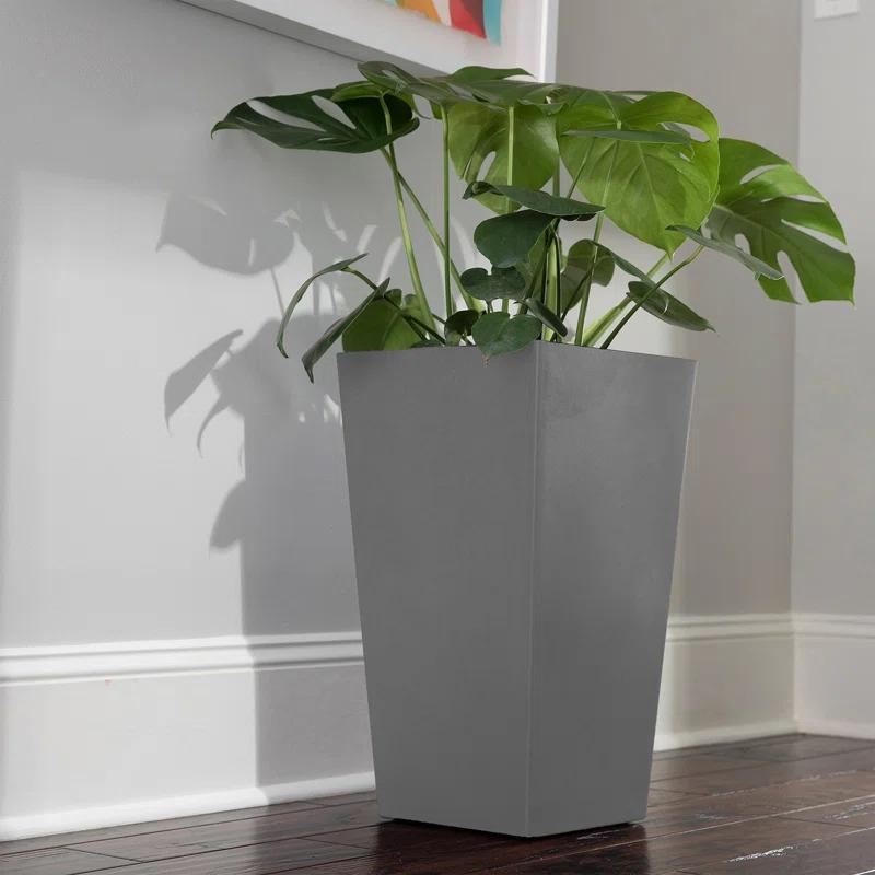 Bloem Finley Modern 20-in Recycled Plastic Indoor/Outdoor Square Vertical Planter
