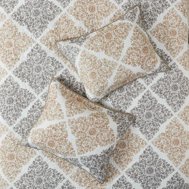 Madison Park Claire 6 Piece Printed Quilt Set with Throw Pillows