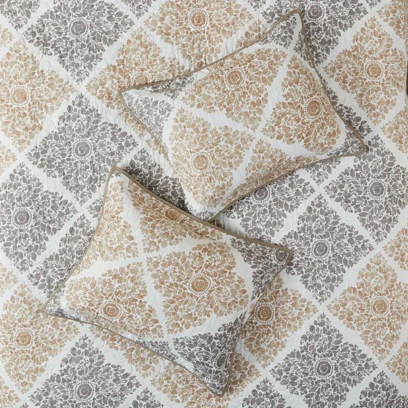 Madison Park 6 Piece Printed Quilt Set with Throw Pillows