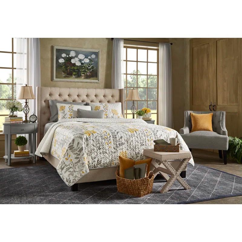 Torre & Tagus Aprile Traditional Floral Quilt Set