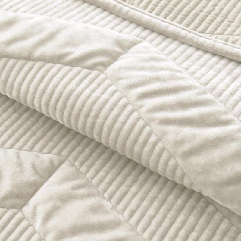 Wonderful Velvet Quilt Set 3-Piece Bedding Set For All Season