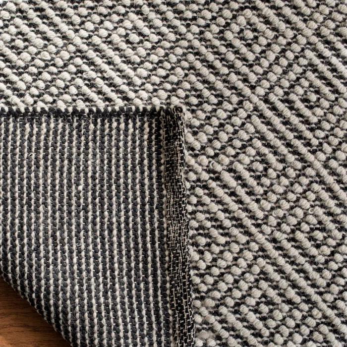 Gracie Oaks Matchett Hand Woven Wool Geometric Rug
