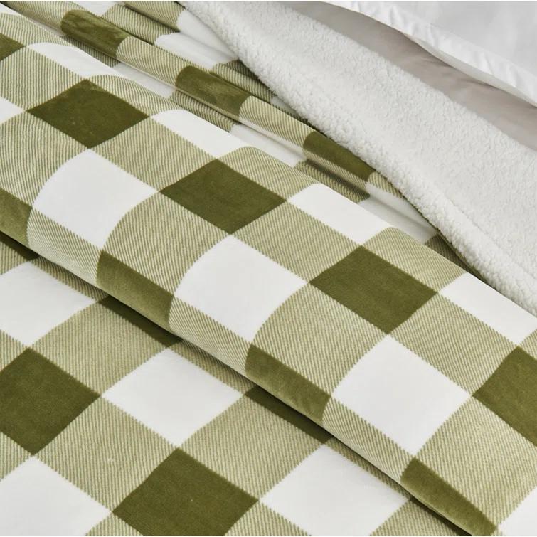 FreshFolds Ultra Soft Plush Sherpa Reversible Blanket