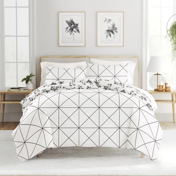 IEnjoy Home Edgy Flowers Pattern Reversible Duvet Cover Set
