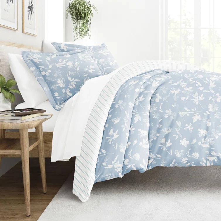 IEnjoy Home 8-Piece Reversible Bedding Bundle - Patterned Duvet Cover, Comforter Insert and Solid Sheet Set