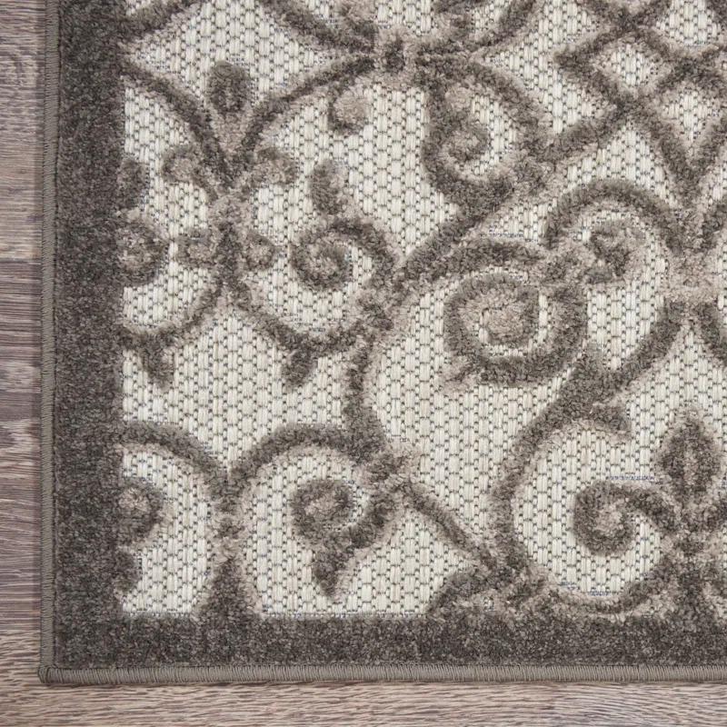 Lark Manor™ Isalia Floral Indoor / Outdoor Rug
