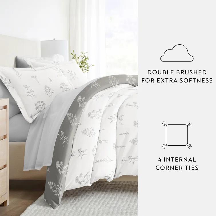 IEnjoy Home 8-Piece Reversible Bedding Bundle - Patterned Duvet Cover, Comforter Insert and Solid Sheet Set