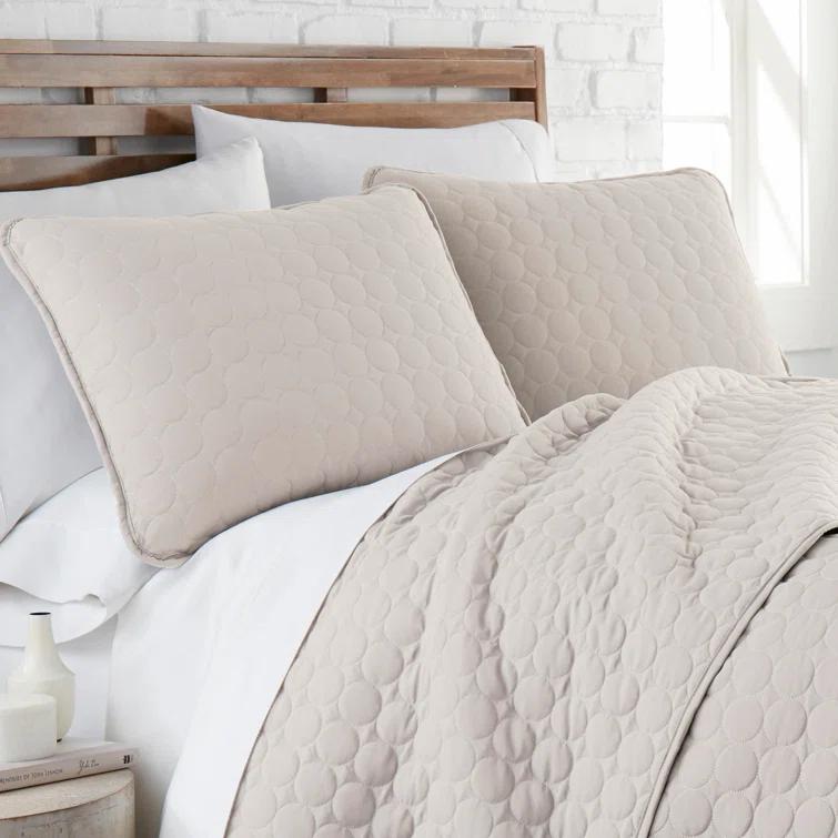 SouthShore Fine Linens Southshore Fine Linens Lightweight Oversized Reversible Quilt Set with shams