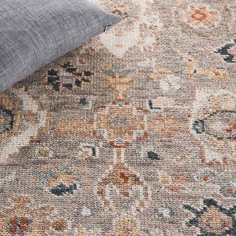 Safavieh Hand Knotted Wool/Cotton Oriental Rug in Light Gray/Beige