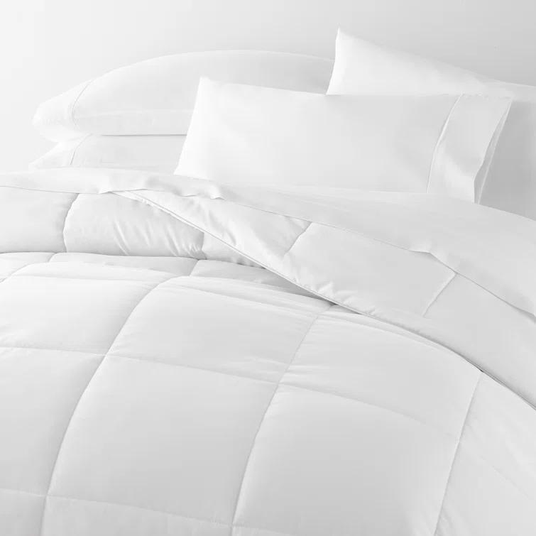 Becky Cameron Becky Cameron Lightweight All Season Down Alternative Comforter
