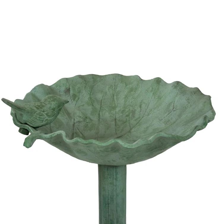 SunnyDaze Decor Autumnal Leaf Freestanding Cast Aluminum Outdoor Bird Bath - Green Patina