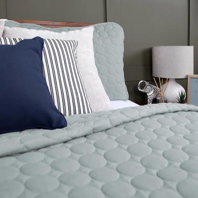 SouthShore Fine Linens Southshore Fine Linens Lightweight Oversized Reversible Quilt Set with shams