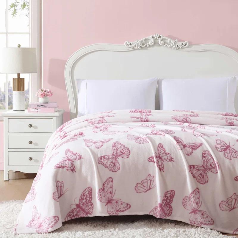 Betsey Johnson Hotel Signature Betsey Johnson Printed Ultra Soft Plush Fleece Blankets