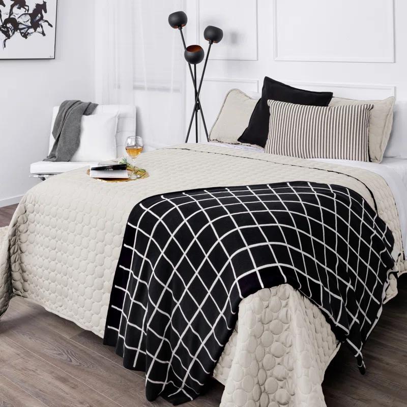 SouthShore Fine Linens Southshore Fine Linens Lightweight Oversized Reversible Quilt Set with shams
