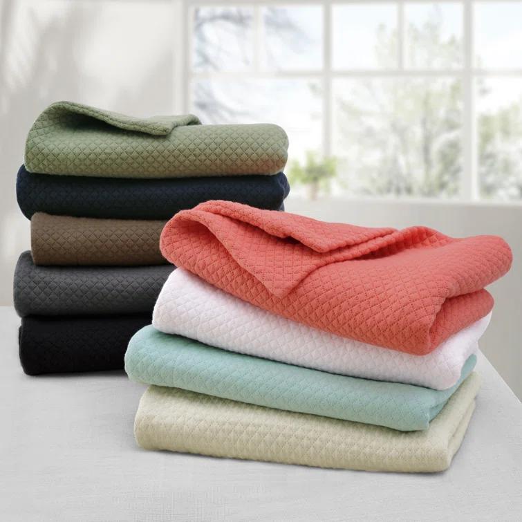 Superior Superior Solitaire Waffled Matelassé Bedspread Set with Shams