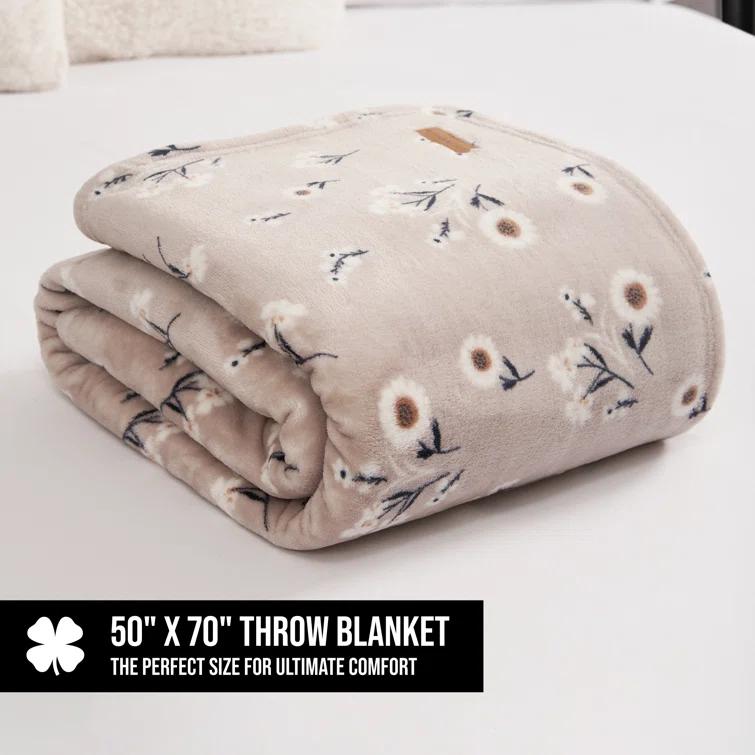 Lucky Brand Lucky Brand Daisy Blankets