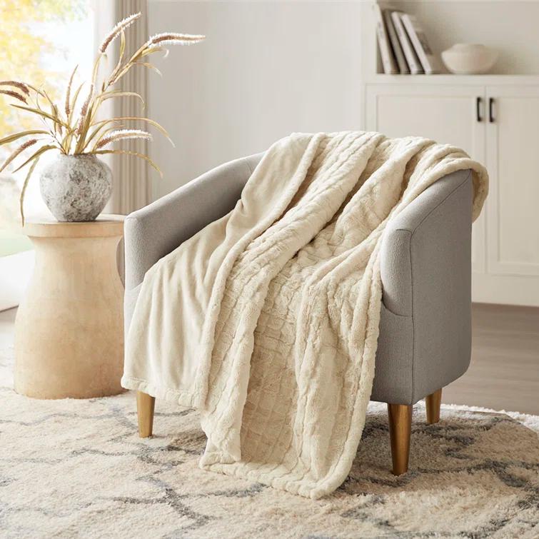 Beautyrest Heated Plush Oversized Throw