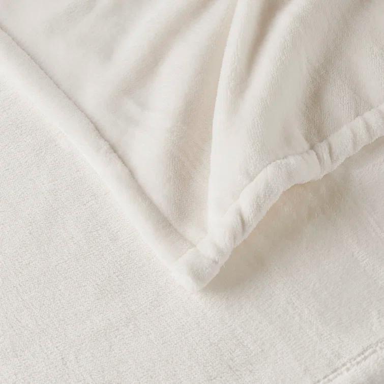 Beautyrest Heated Plush Oversized Throw