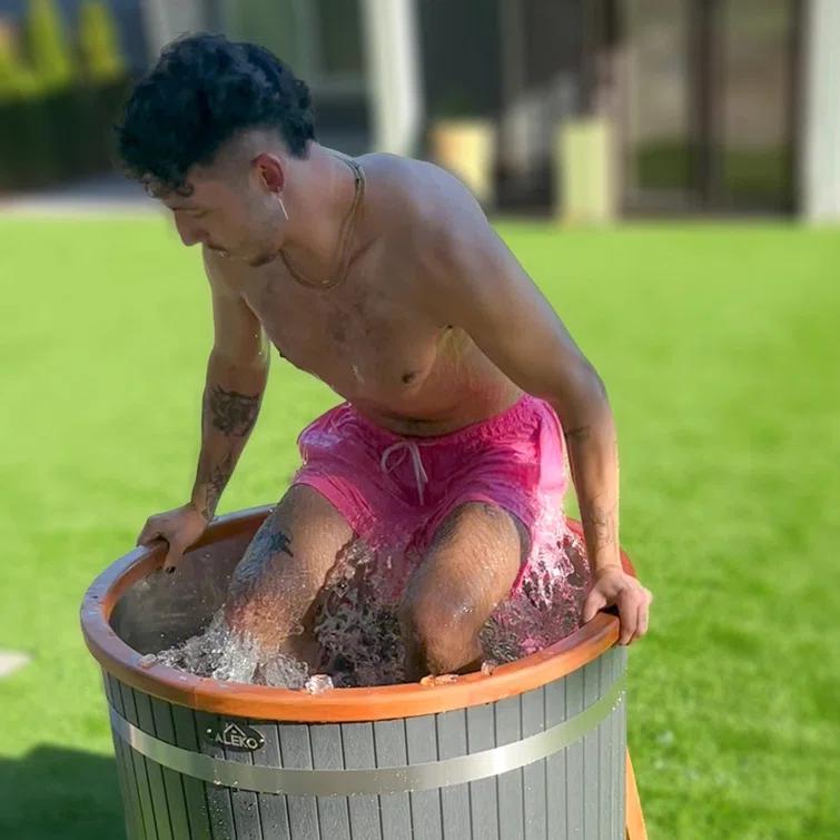 ALEKO ALEKO Ice Bath Frost Cold Pod Plunge Tub | 118 Gallon Water Treatment Capacity | 37.5” x 32.25”