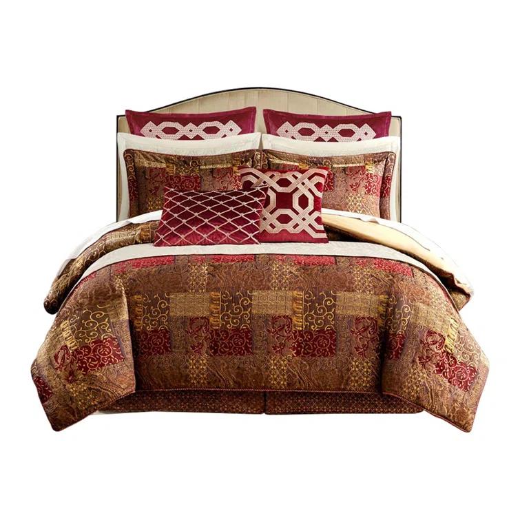 Gracie Mills Gracie Mills Lange 4-Piece Patchwork Chenille Jaquard Comforter Set
