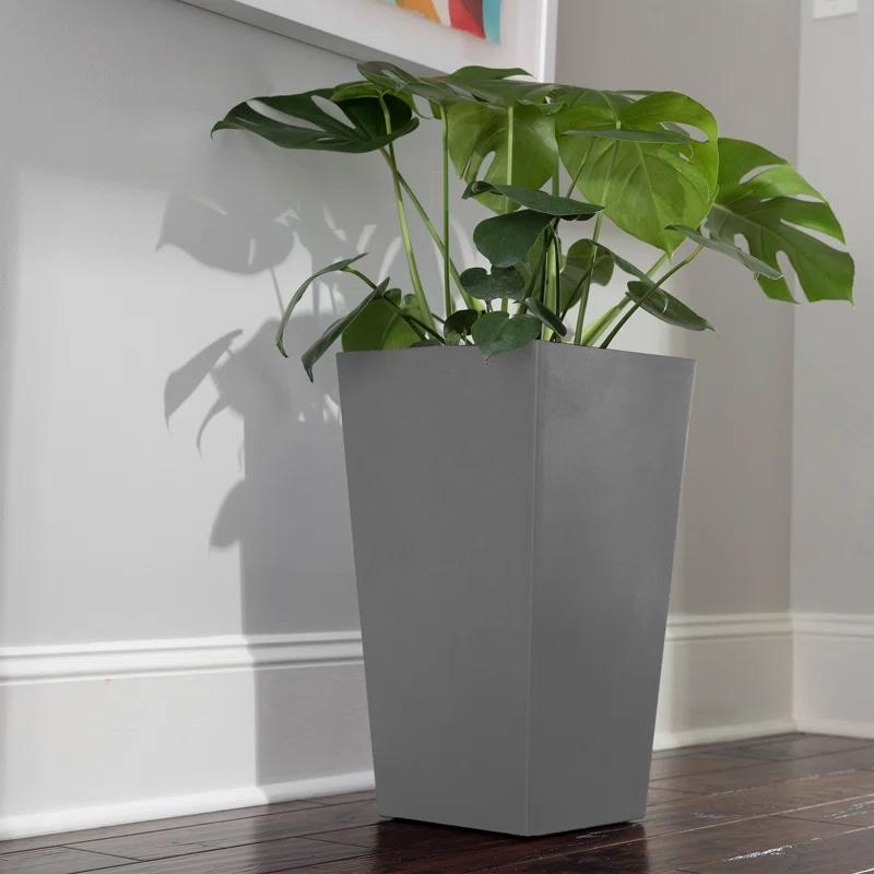 Bloem Finley Modern 20-in Recycled Plastic Indoor/Outdoor Square Vertical Planter