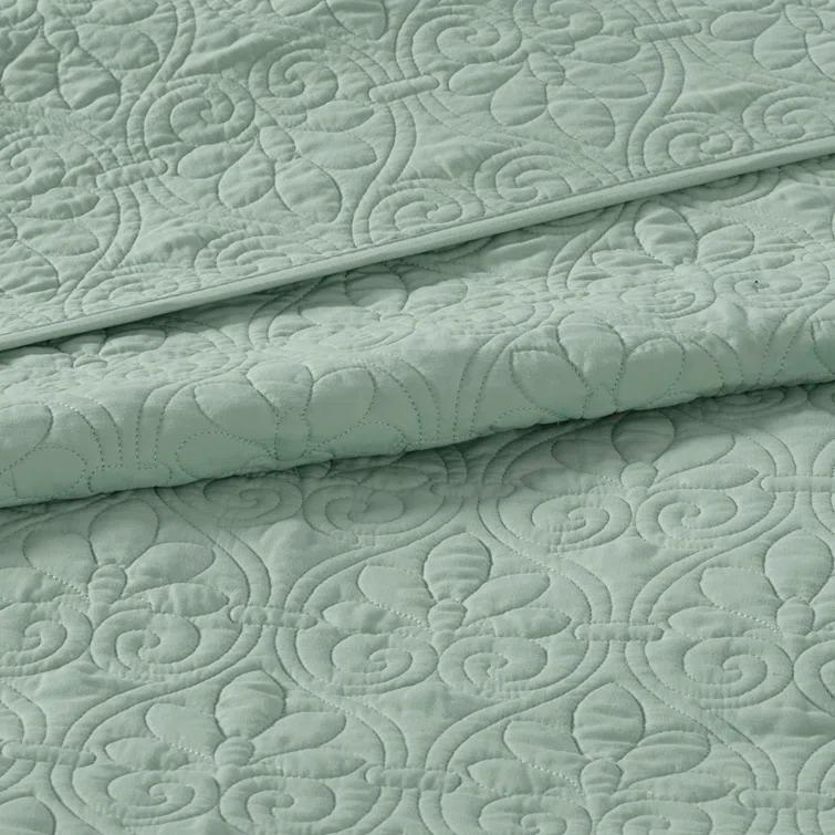Quebec Reversible Bedspread Set
