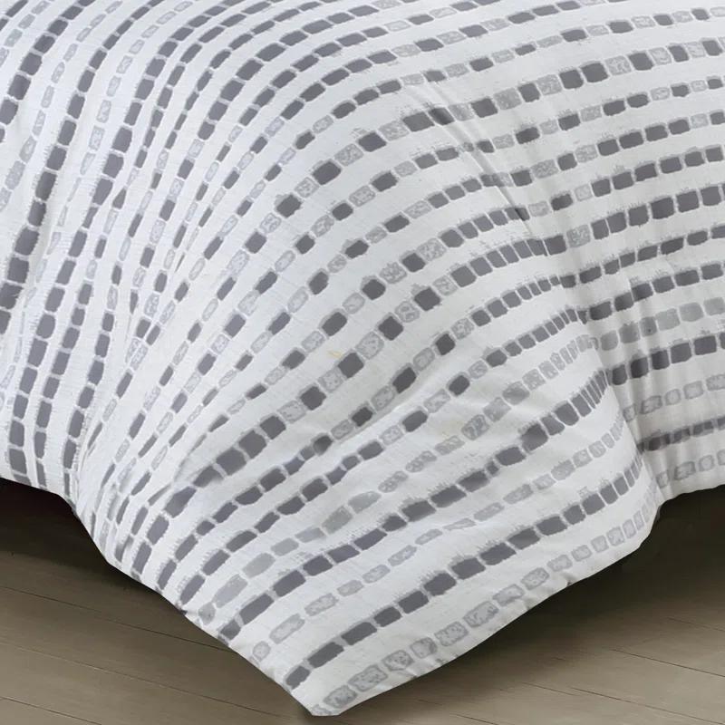 Estate Collection Nara Modern & Contemporary Striped Quilt Set