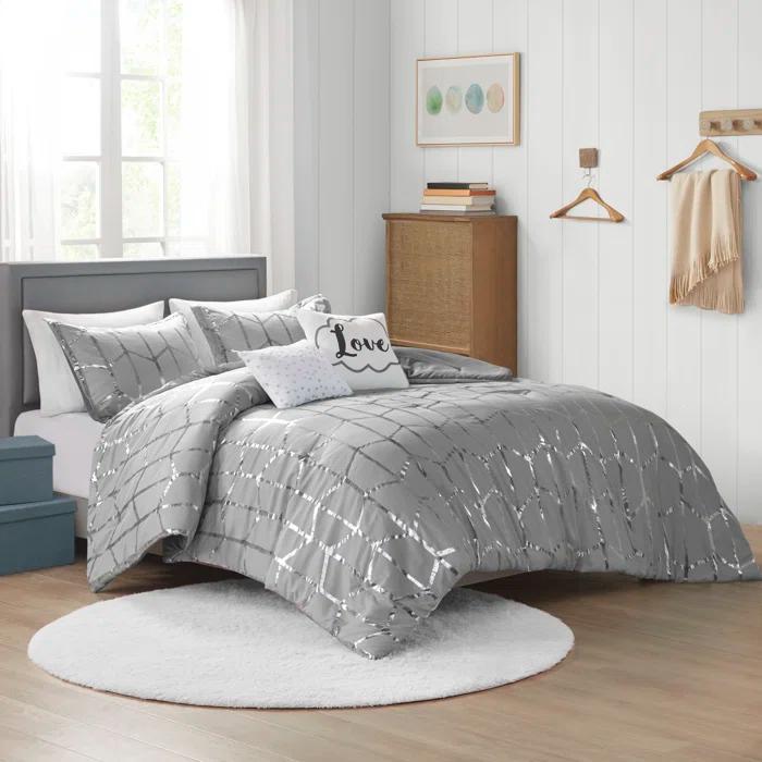 Intelligent Design Raina Metallic Printed Comforter Set