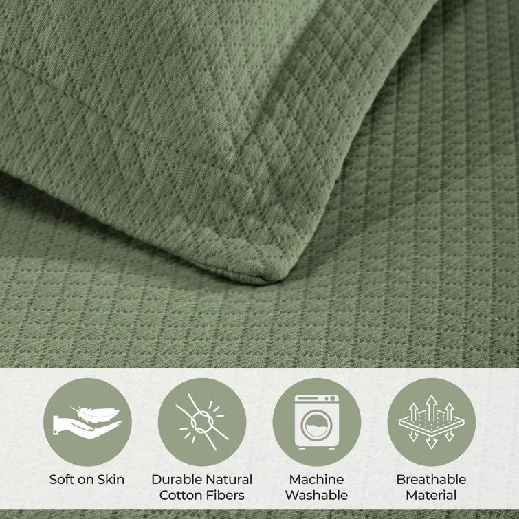 Superior Superior Solitaire Waffled Matelassé Bedspread Set with Shams