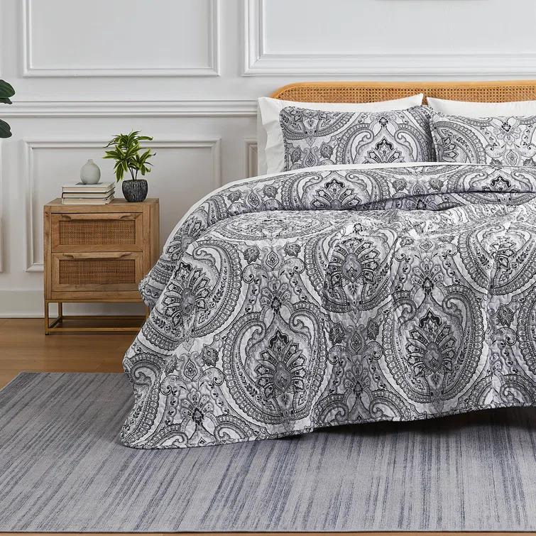 SouthShore Fine Linens Pure Melody Oversized Light-weight Paisley Quilt Set with matching shams