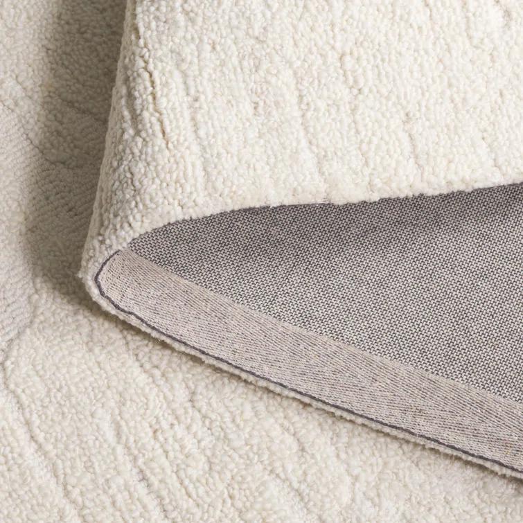 Safavieh Casablanca 470 Hand Tufted Wool Pile Solid Color Rug