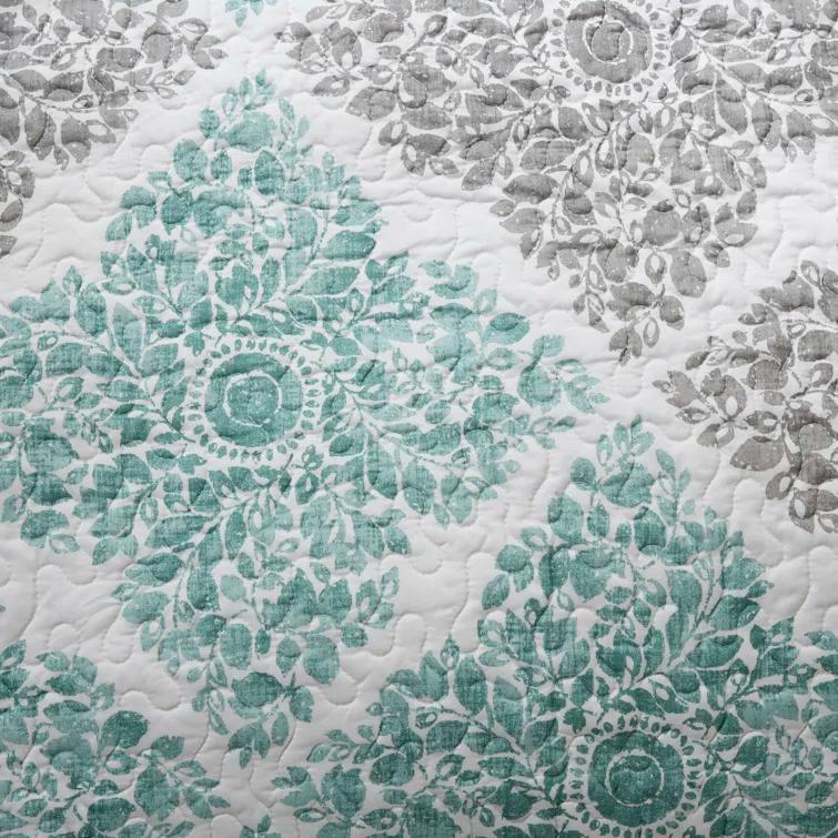 Madison Park 6 Piece Printed Quilt Set with Throw Pillows