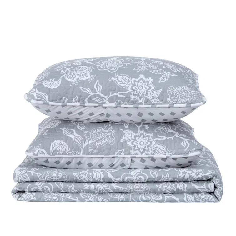FreshFolds Dainty Floral Reversible Quilt Set with Shams