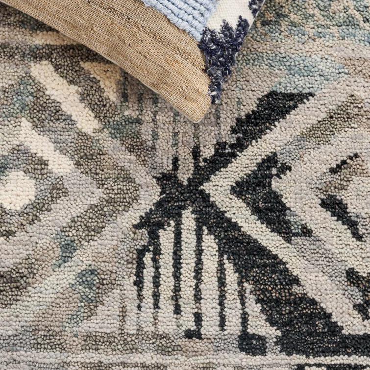 Safavieh Southwestern Hand Knotted Wool/Cotton Southwestern Rug in Gray